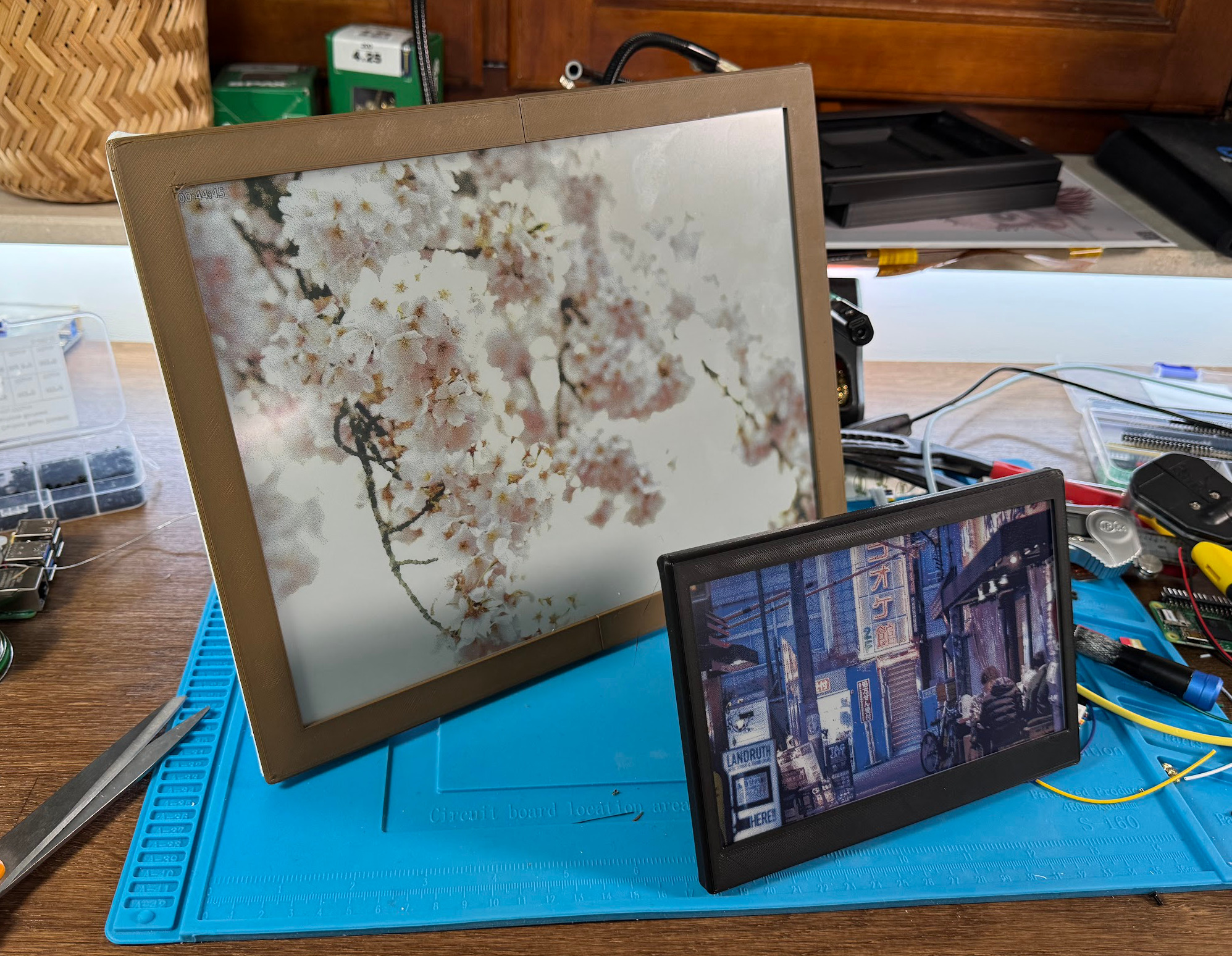 Two e-ink frames with 3D-printed kickstands